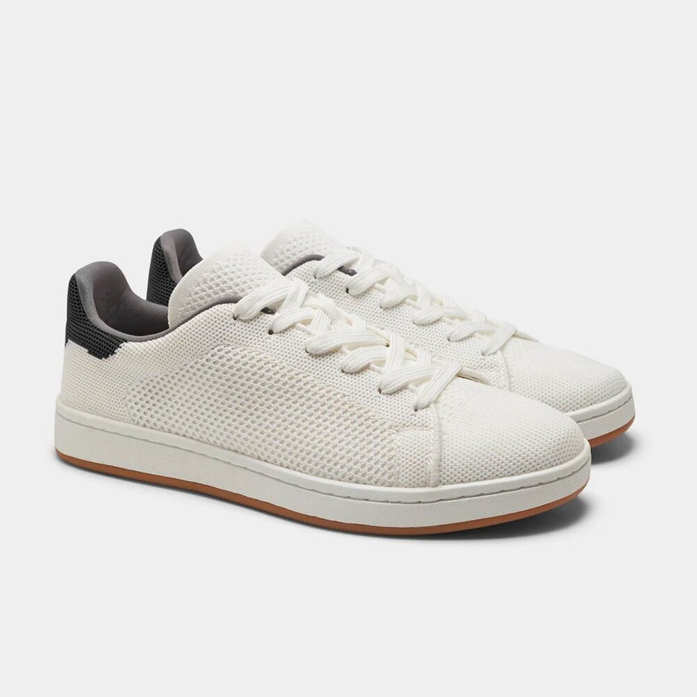 SUAVS The Classic Sneakers Size 8 in Jet Black